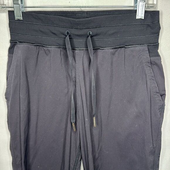 Lululemon Black Dance Studio Cropped Joggers. Size 4. - Picture 3 of 10